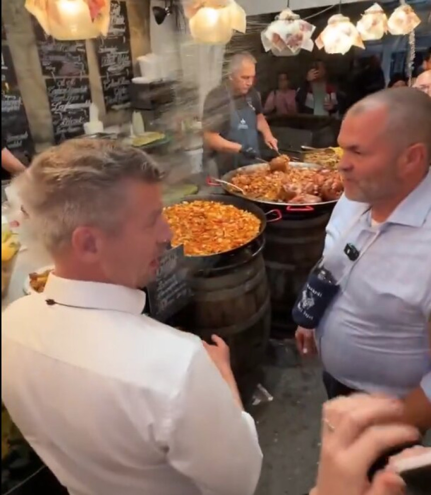 Mađar poliven vinom na manifestaciji Dani berbe u Mađarskoj