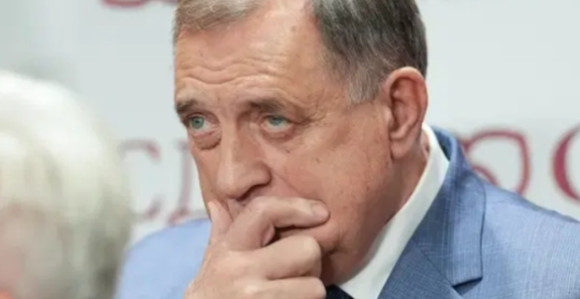 УСКОРО ПОТРЕС У СНСД-У! Додик изгубио моћ, нико га више не слуша - Након избора слиједи општи рат кланова!
