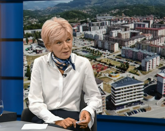 Поремећен је систем вриједности, партијска књижица је главна!