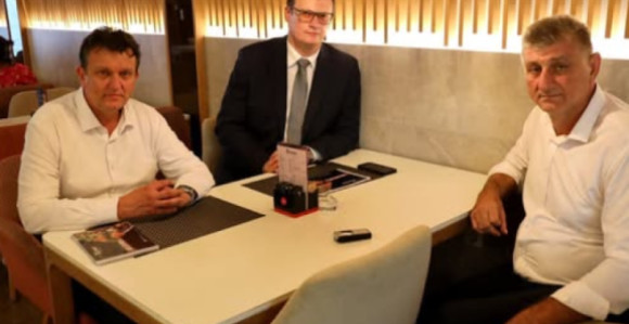 И остали лидери да покажу какав им је био ратни пут