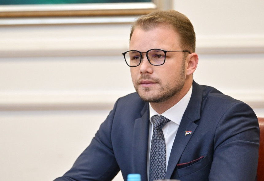 Snimanje ljudi po hodnicima i lažni portali jasne poruke: režim hvata panika od poraza