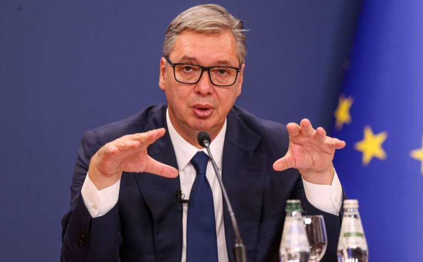 Вучић подноси оставку на мјесто предсједника Србије