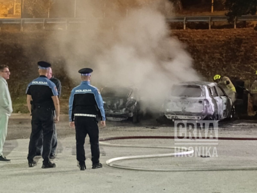 Na sarajevskom parkingu izgorjela dva automobila