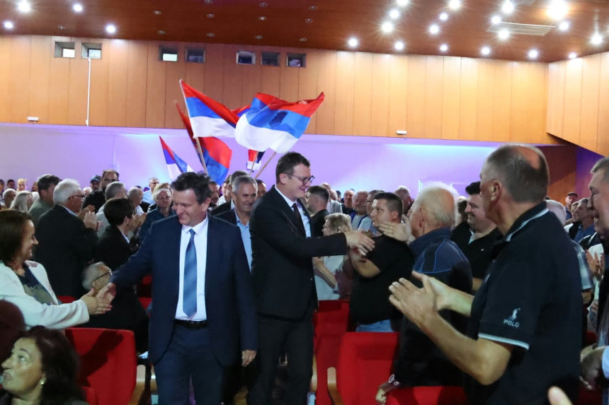 Božović oštro: Jeste li u Moskvi pitali i za Serdarova?