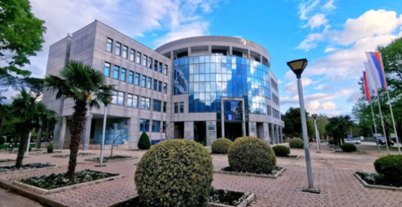 ЕРС поново крпи текуће обавезе скупим позајмицама