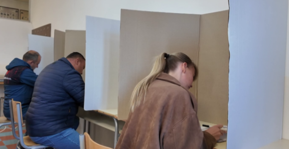 МУП: Три инцидента забиљежена на бирачким мјестима до 16х