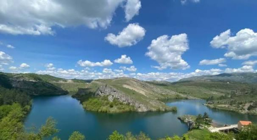 Данас понегдје киша, температура до 30 степени