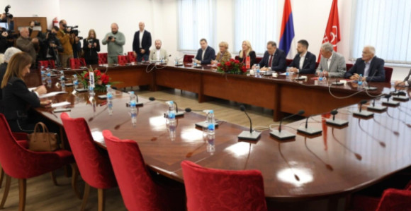 У току састанак ХДЗ-а и СНСД-а у Бањалуци