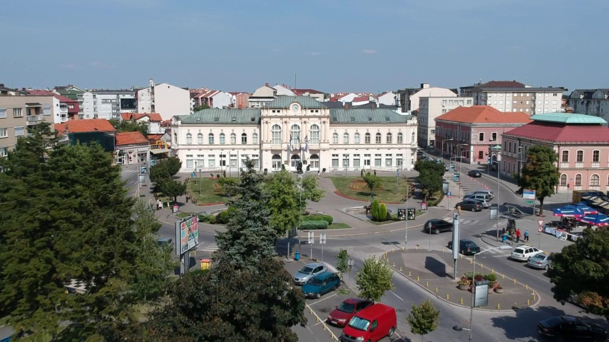 Градска управа Бијељине послала 300 радника кући