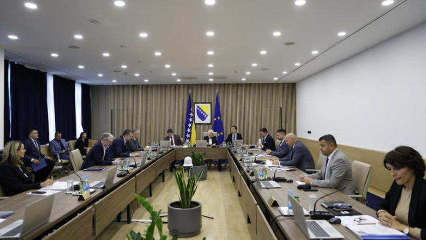 Bura u Savjetu ministara BiH: Na stolu zahtjev Srbije za otvaranje biračkih mjesta