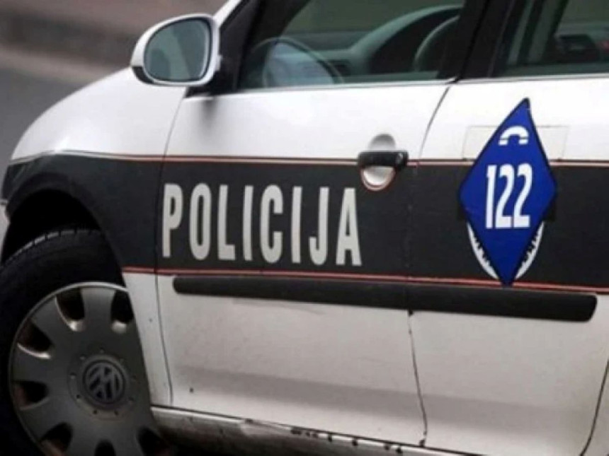 Maloljetno dijete palo sa prtljažnika "BMV" i poginulo