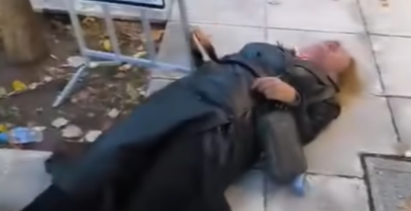 Тјелохранитељ политичарке ударио новинарку (ВИДЕО)