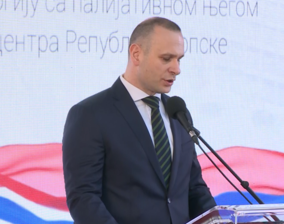 На УКЦ-у отворили зграду, а заборавили на љекарски кадар!