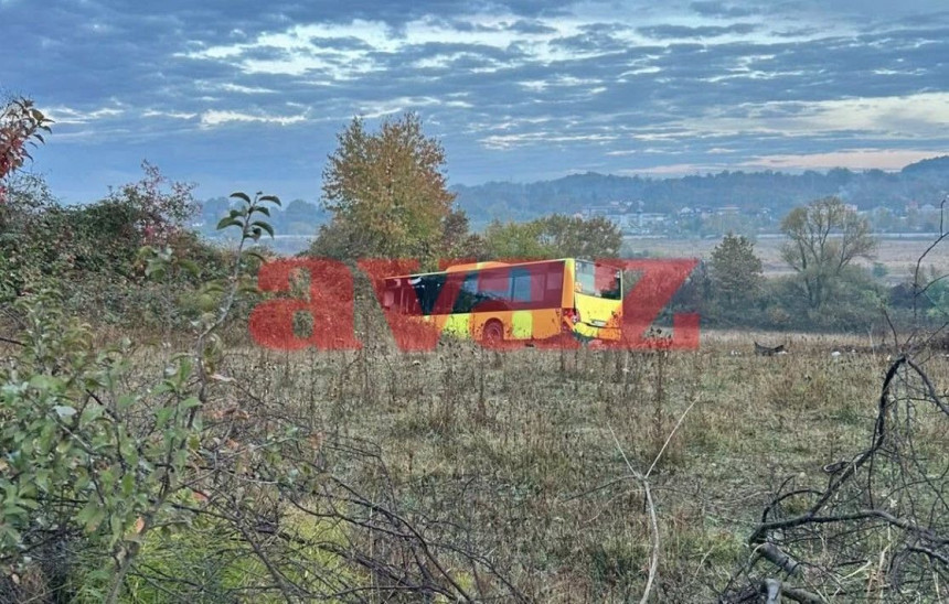 Једанаест особа повријеђено при слијетању аутобуса