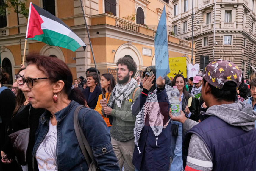 Рим: Приведено 200 младих који су изазивали немире