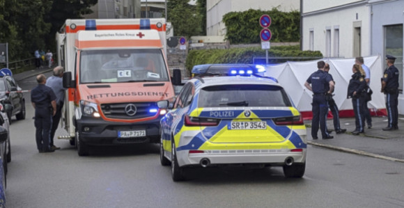 Nekoliko osoba povrijeđeno kada je automobil uletio u grupu ljudi u Njemačkoj