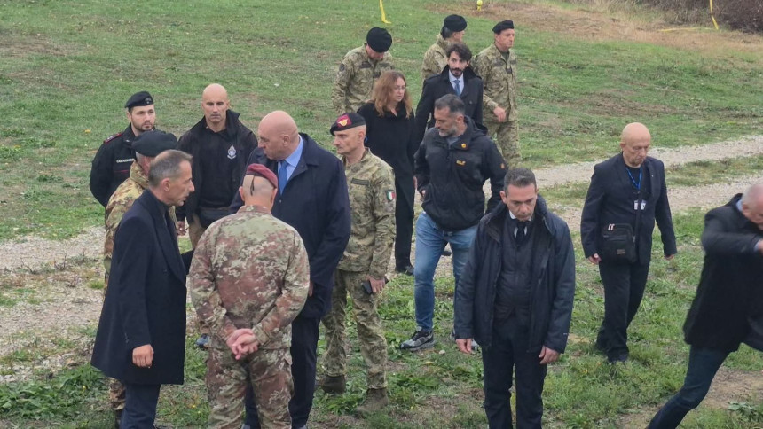 Министар одбране Италије посјетио мјесто несреће