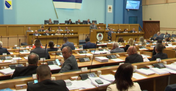Ко враћа мандат, а ко се двоуми да ли да уђе у Народну скупштину?