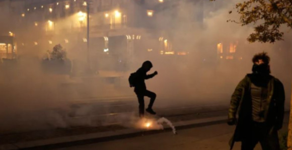 Око 320.000 људи на протестима широм Француске