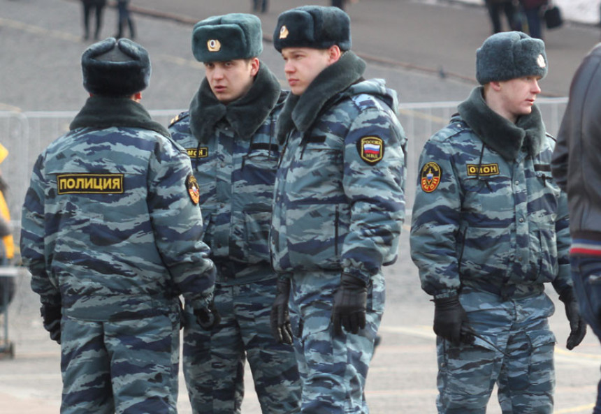 Нападачи узели таоце у банци