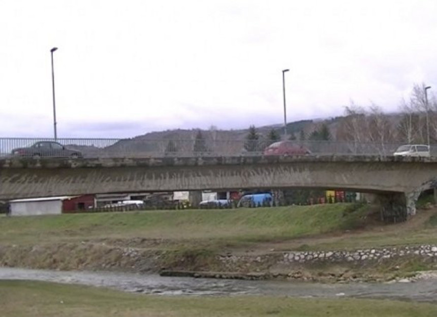 Drama u Pirotu, djevojka htjela da skoči u Nišavu