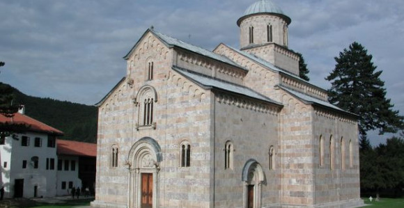 Prijetnja uništenjem Visokih Dečana