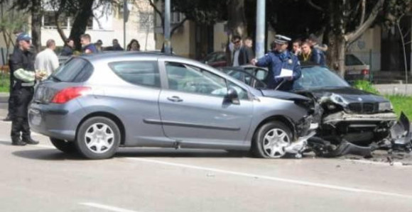 Саобраћајна незгода, повријеђена једна особа