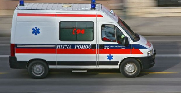 Povrijeđeni sedamnaestogodišnji vozač i još dva lica