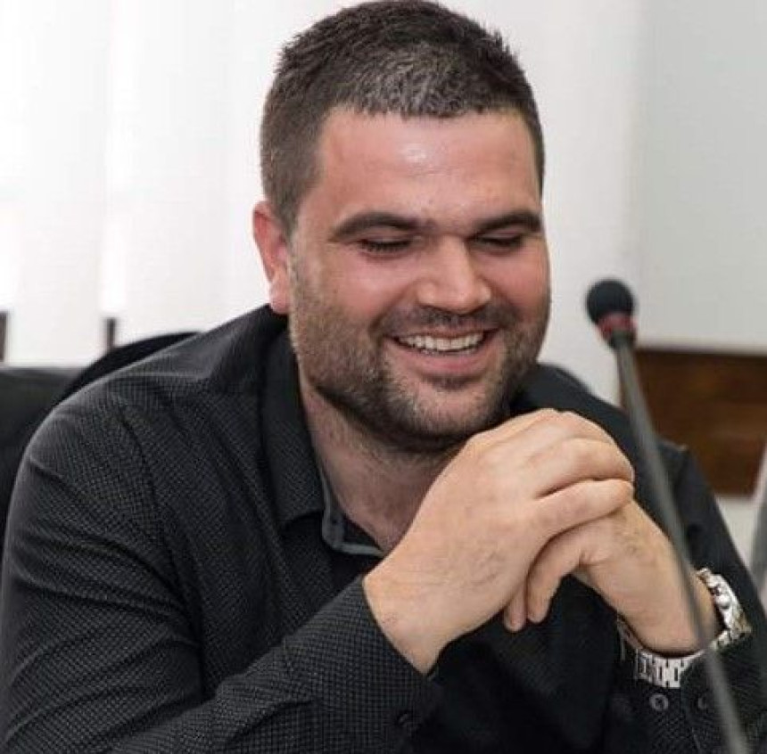 Vasić se povukao, na čelo OO SDS Prnjavor došao Petrović