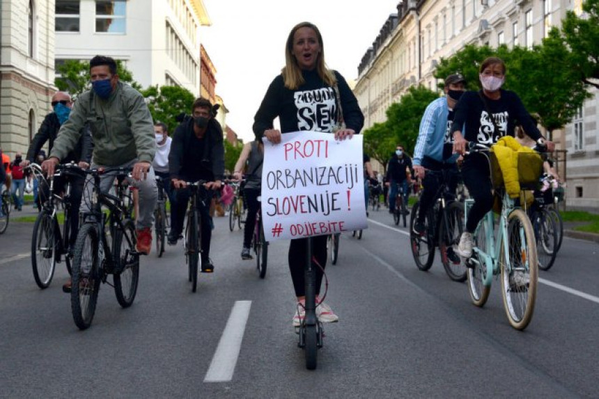 Хиљаде бициклиста на протестима у Словенији