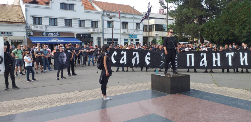 Bijeljina: Mirni protesti ispred Okružnog suda
