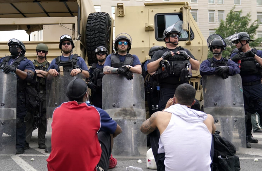 САД: Очи у очи са полицијом, пркосом против неправде