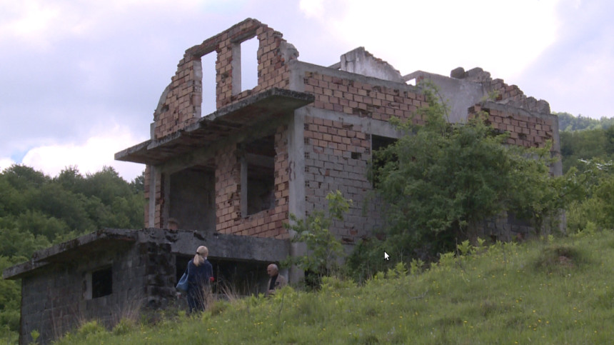 Брадина: Српска имовина порушена и отета