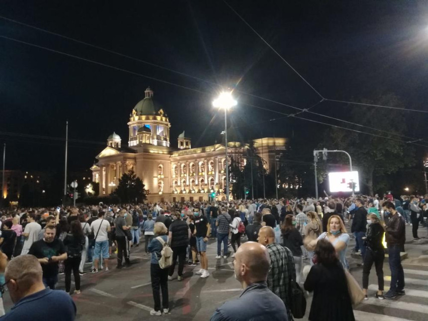 Београд: Протест грађана због најављених мјера