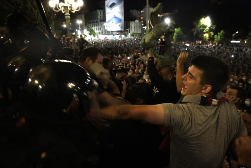 Nasilje na ulicama Beograda u svjetskim medijima