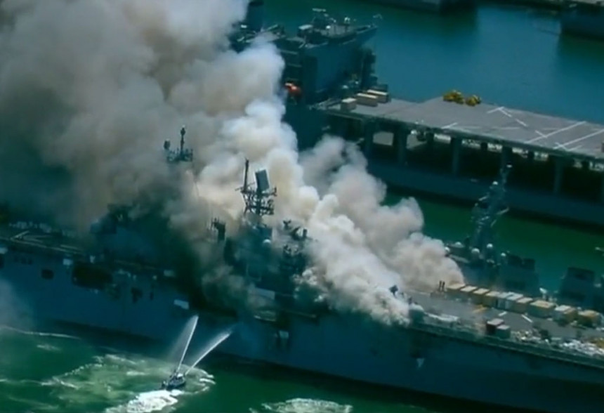 Пожар у америчкој бази: Повријеђено више морнара