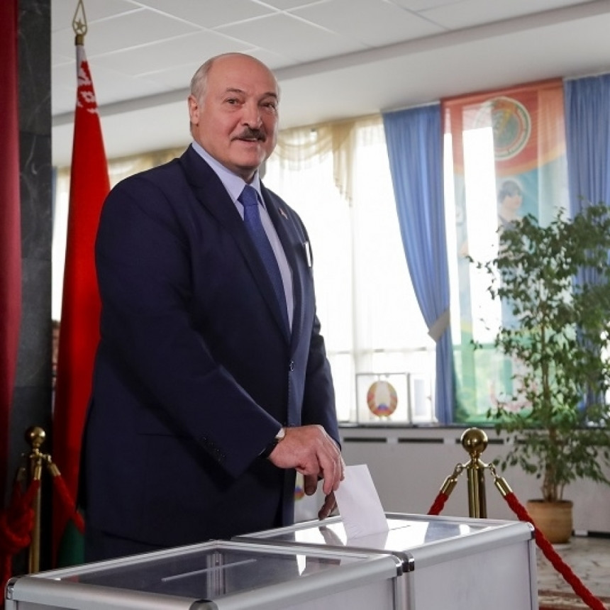 Лукашенко побиједио, сукоб полиције и демонстраната