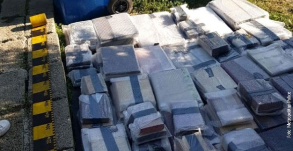 Украдене књиге из Лондона вредне 3,2 милиона долара пронађене испод пода куће!?