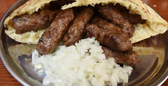 U policiji imao pravo na jedan poziv a on naručio ćevape!
