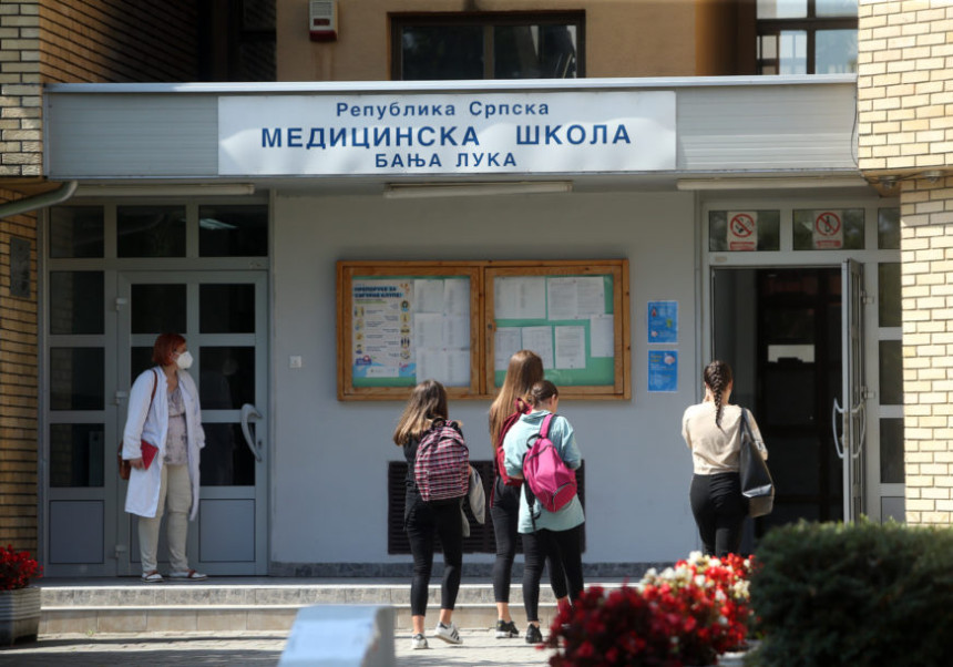 Banjaluka: 130 srednjoškolaca u izolaciji zbog korone