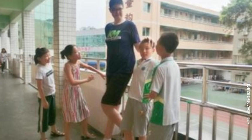 Ima 14 godina i visok je 221 centimetar, da li je najviši tinejdžer na svetu?!
