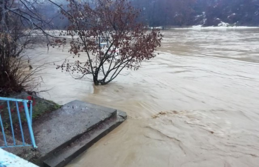 Vanredno u nekoliko gradova Srbije zbog poplava