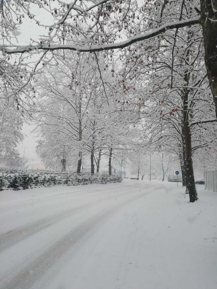 Овако изгледа Бањалука, тротоари и улице под снијегом