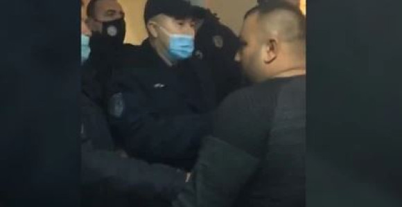 Полицајци прекинули прославу па нападнути