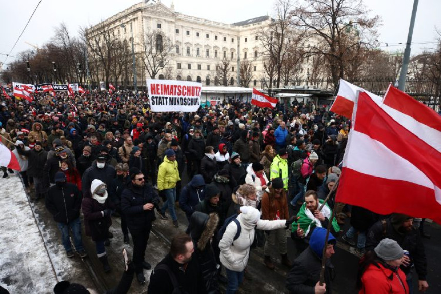 "Курц мора да иде": Хиљаде људи на улицама Беча