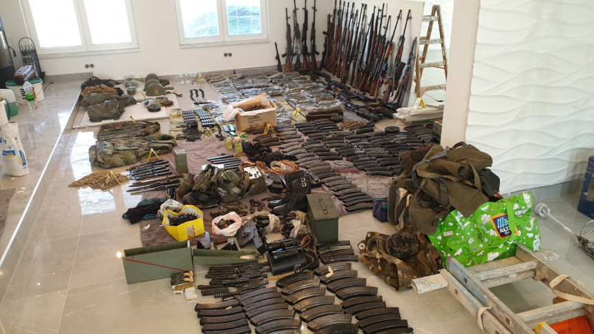 Pronađena veća količina oružja i vojne opreme (VIDEO)