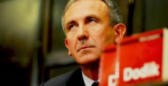 Zašto Višković daje pare Dodikovom skribomanu?!