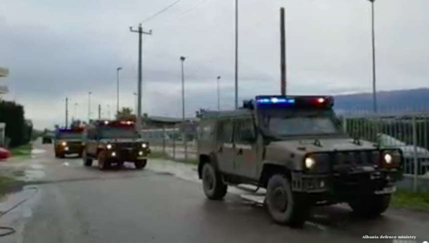 Хаос на аеродрому у Тирани: Влада послала војску