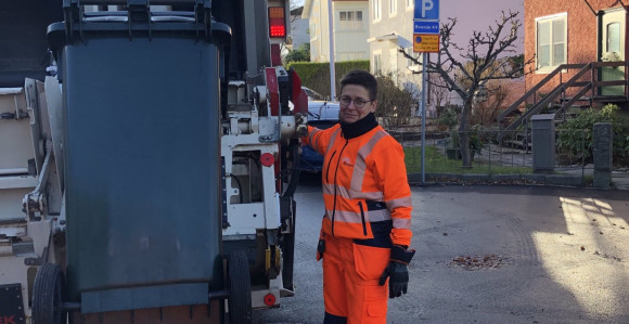 Bivša gradonačelnica Geteborga sad vozi đubretarski kamion!