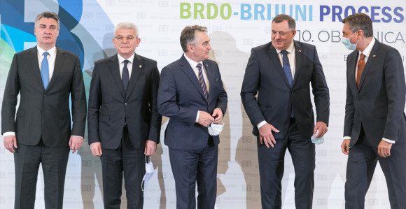 Додиков фијаско на самиту, нико га није озбиљно схватио